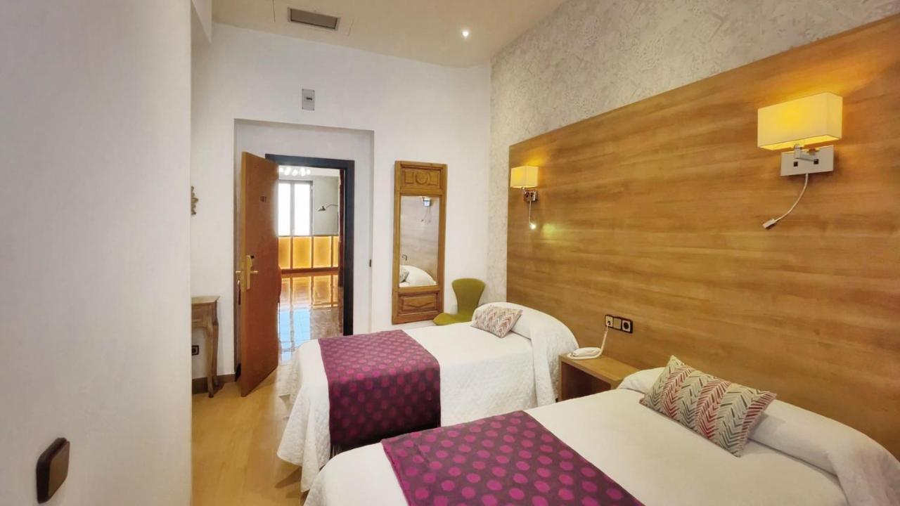 Hostal Aguilar Madrid Exterior foto