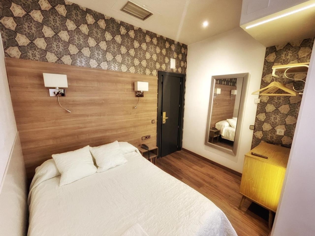 Hostal Aguilar Madrid Exterior foto