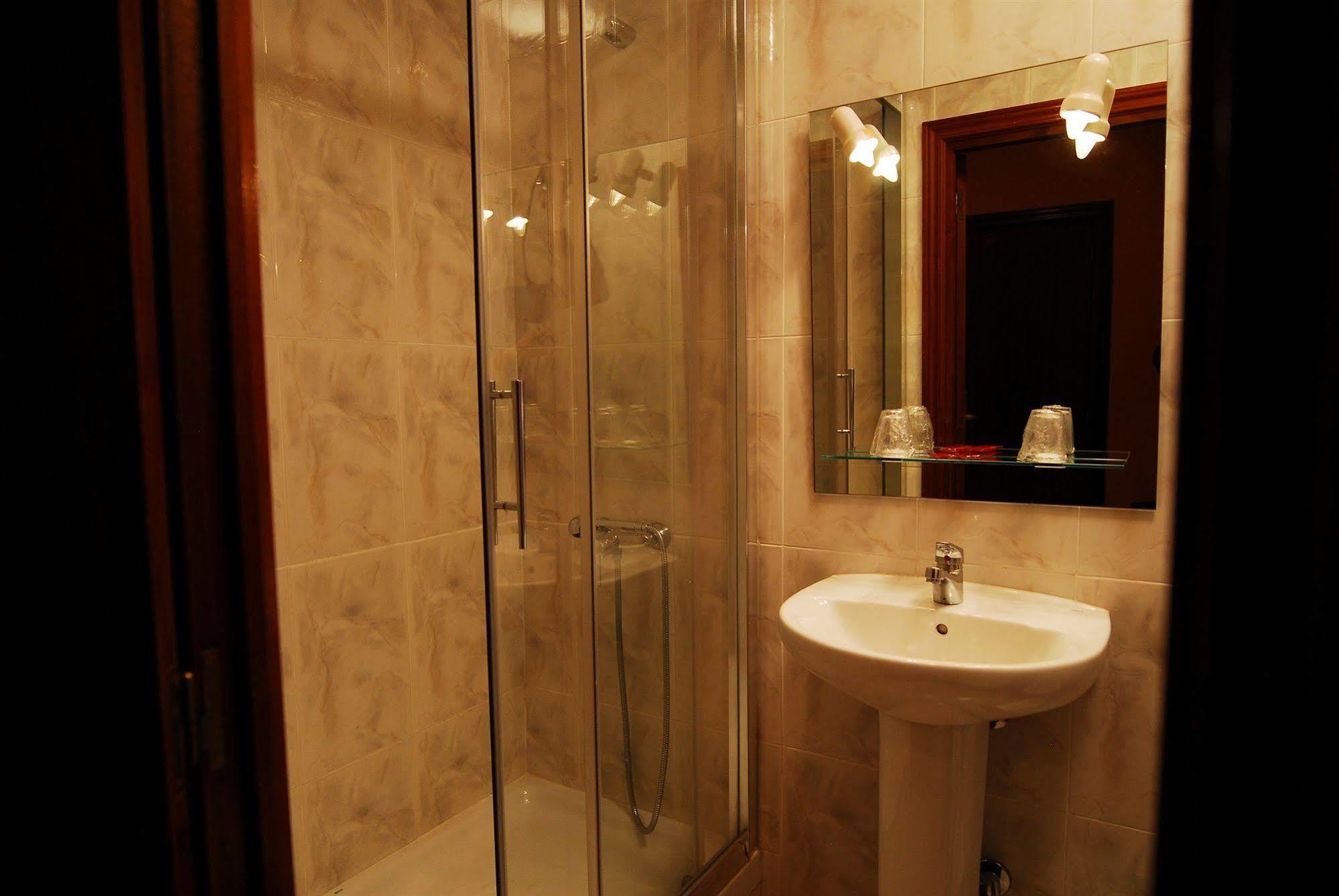 Hostal Aguilar Madrid Exterior foto
