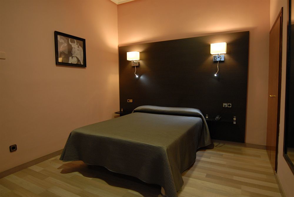 Hostal Aguilar Madrid Exterior foto