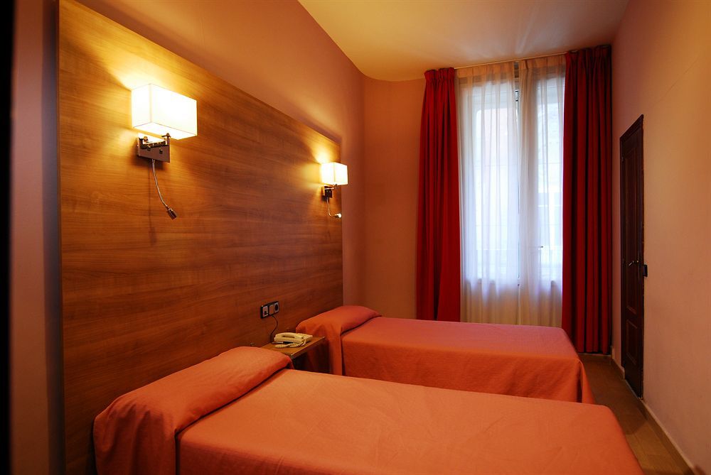 Hostal Aguilar Madrid Exterior foto